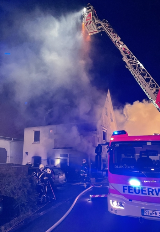Wohnhausbrand - Rauchgasdurchzündung - 2 verletzte FA, Foto: Feuerwehr Reutlingen