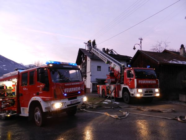 29.12.2012 – Dachstuhlbrand – Absturz, kein verletzter Kamerad dank Absturzsicherung