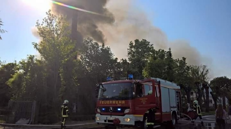 Brand Industriebebäude - Rauchvergiftungen - drei verletzte FA, Foto: Feuerwehr Elze