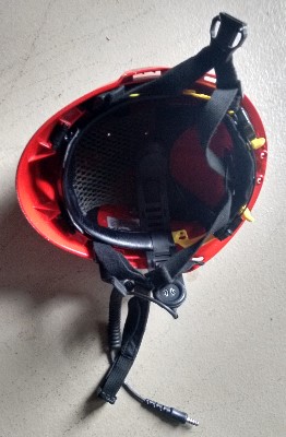Brandweer Haarlem (NL) - Helm, für den Einsatz im Chemikalienschutzanzug mit Helmsprechgarnitur, Foto: Björn Lüssenheide, 2015